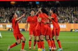 三亿体育体育官网-中国女足联赛巅峰之战即将展开，球员备战