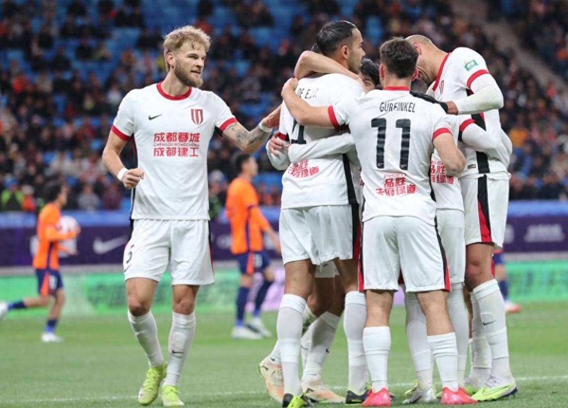 强队厮杀：中超俱乐部迎来考验