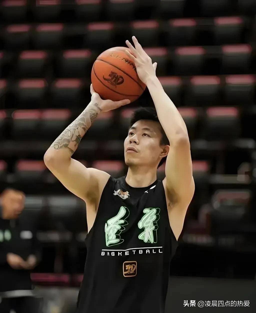 包含心跳加速：篮球明星球员连番得分，赛场火热的词条