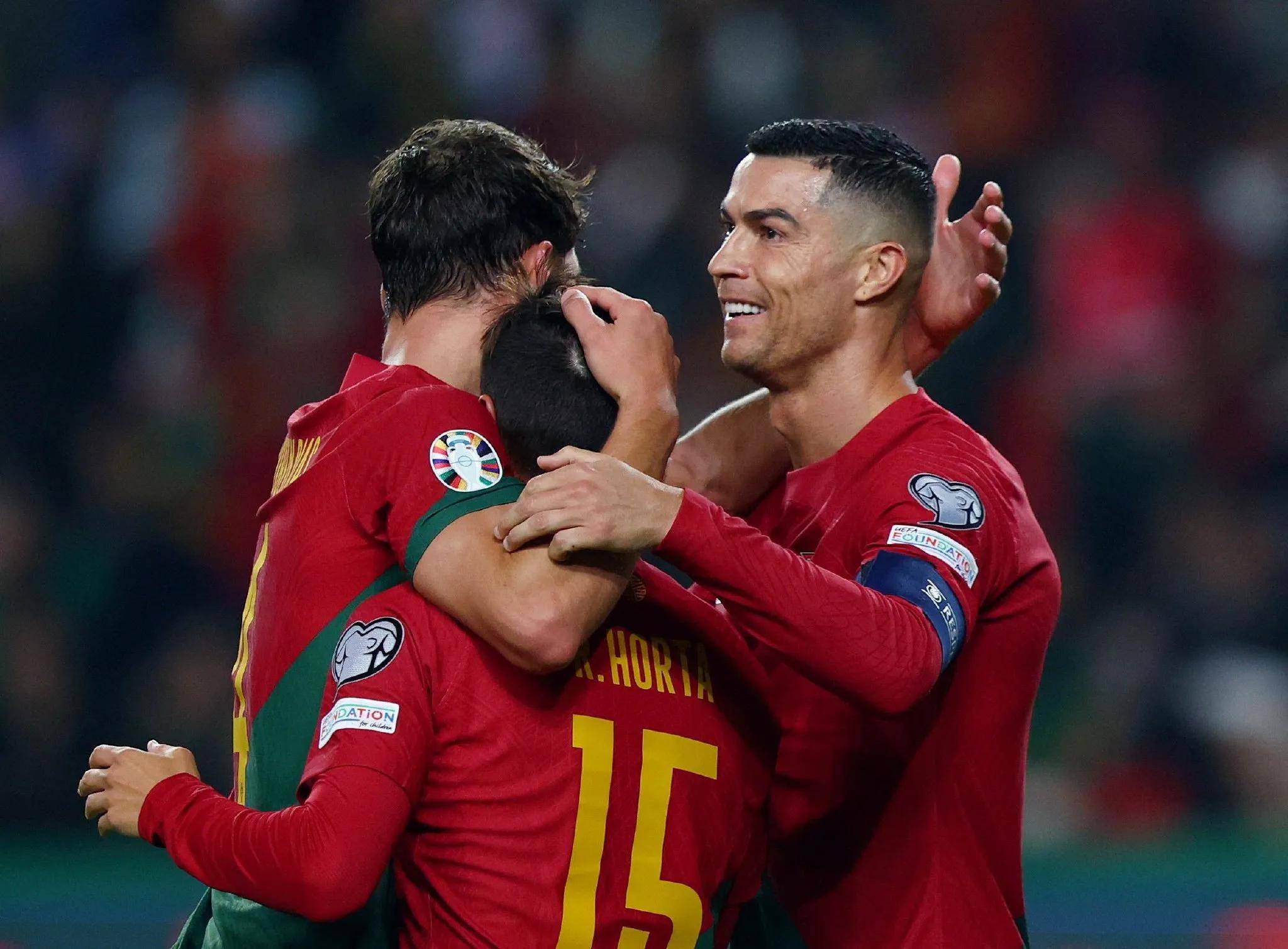 关于欧国联比赛淘汰赛阶段，球迷紧张期待胜出球队的信息