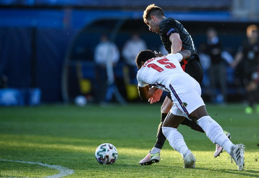 斯洛文尼亚逼平西班牙，掀起欧锦赛小组出线火花的简单介绍